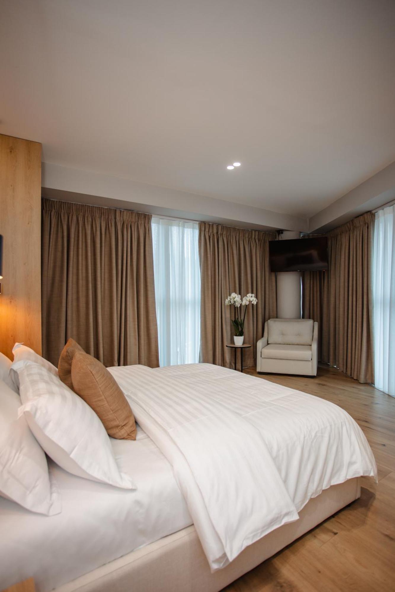 Oro Hotel 3*